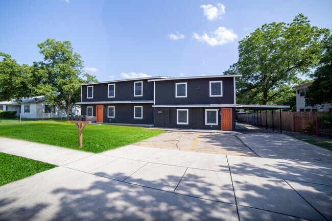 Building Photo - 2326 Cincinnati Ave