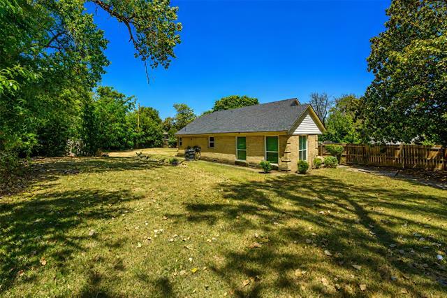 Building Photo - 1701 Brook Hollow Dr