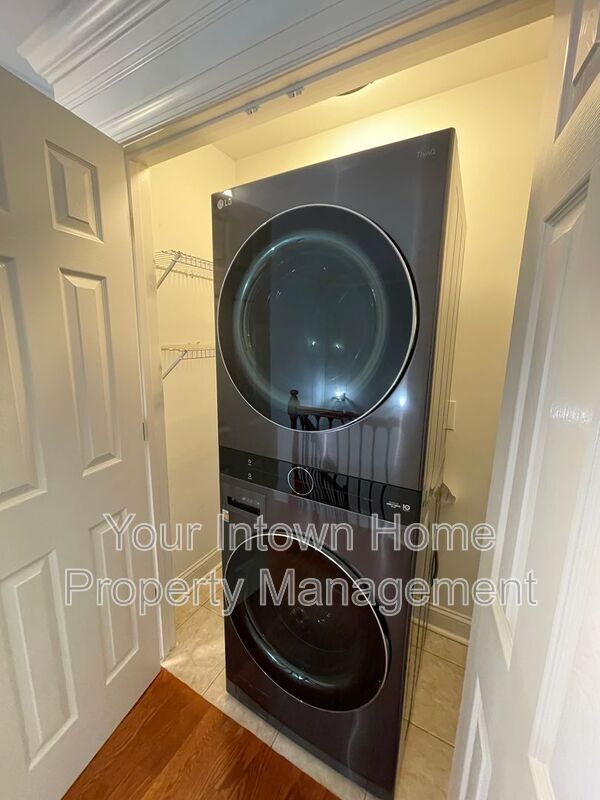 Building Photo - 652 Irwin St NE