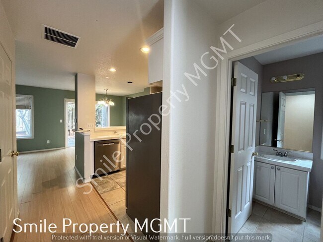 Building Photo - Spacious 3 Bedroom Home in Bethany neighborhood