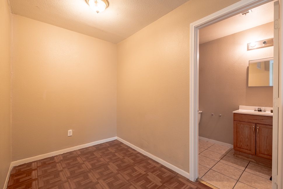 Building Photo - 7561 Windsor Oaks