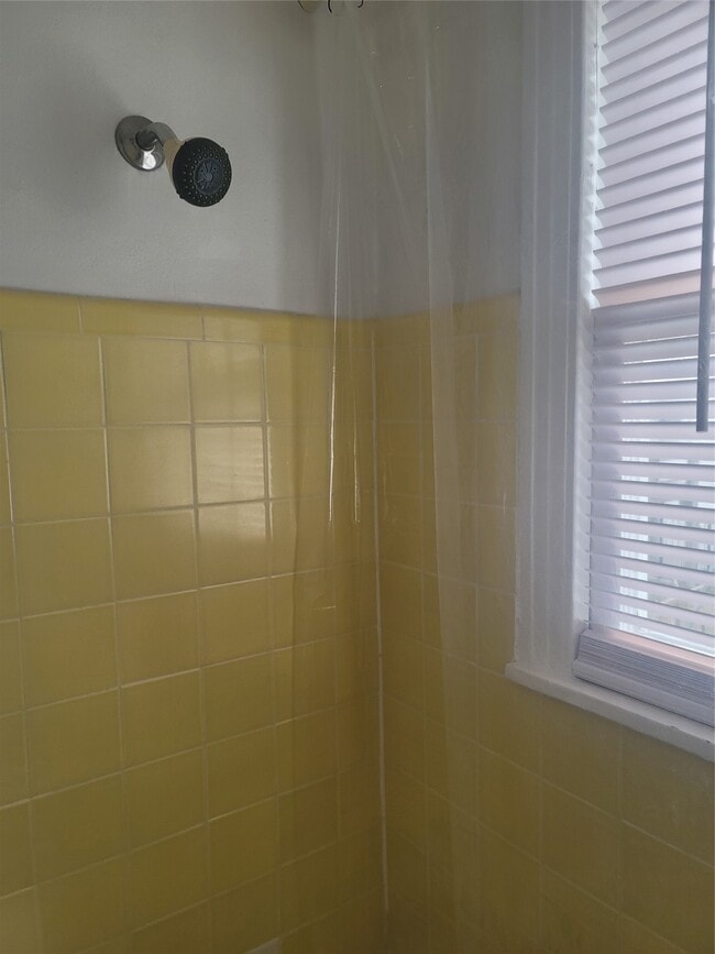 Building Photo - 1914 Binz St