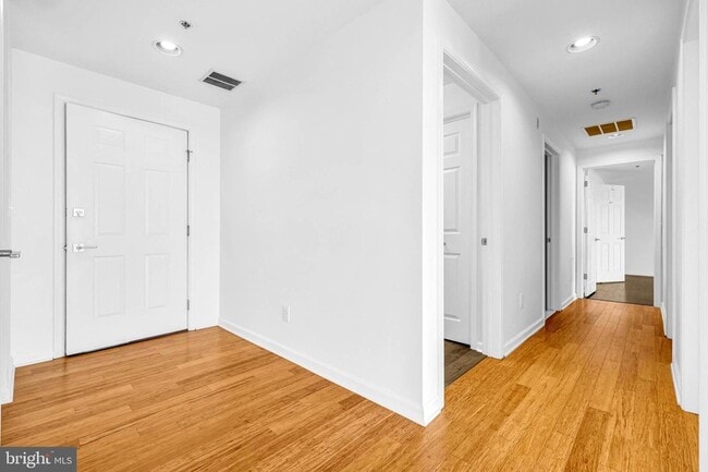Building Photo - 304 Academy St