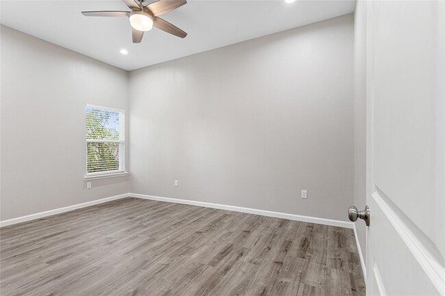 Building Photo - 1321 E 35th St