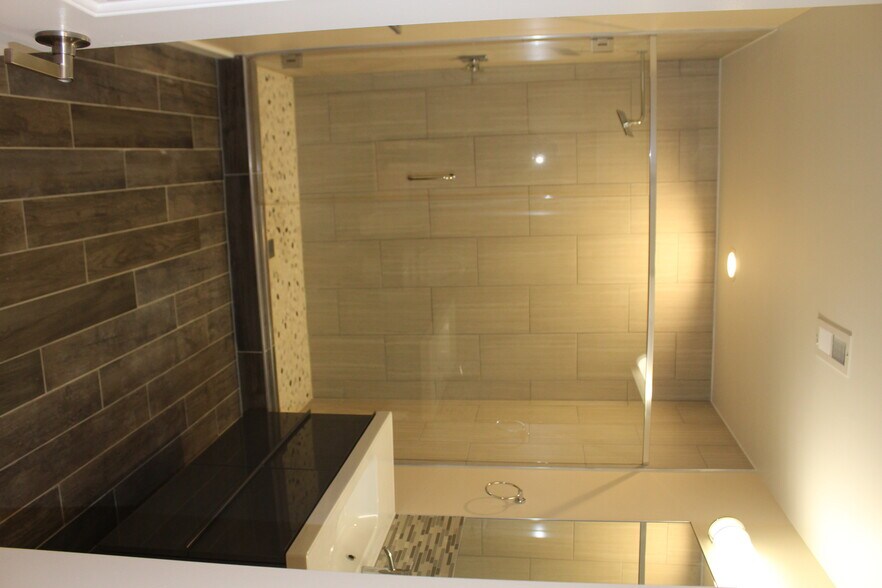 oversized shower - 708 N 19th St