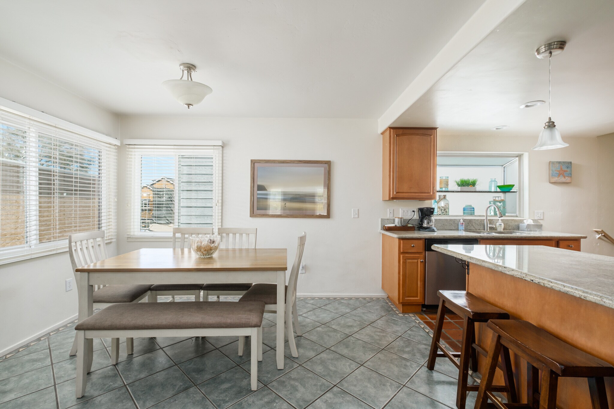 Building Photo - 734 Jersey Ct