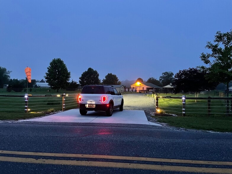 Nighttime entry marked, sitting 600' back from roadway. - 31312 Rd 280B