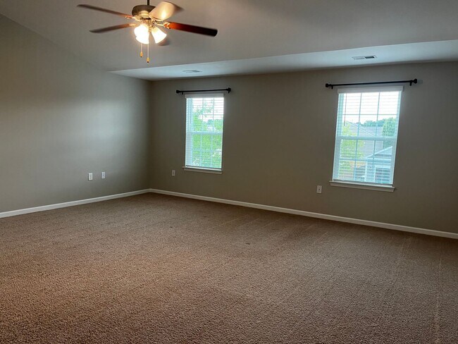 Building Photo - Ultra Spacious Living in Lake Tyler Subdivision