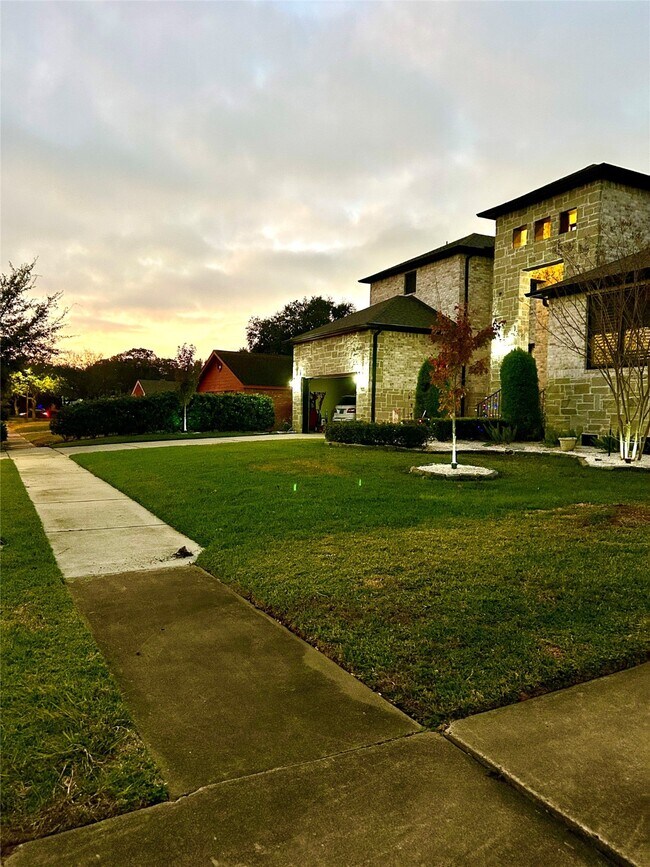 Building Photo - 5022 Darnell St