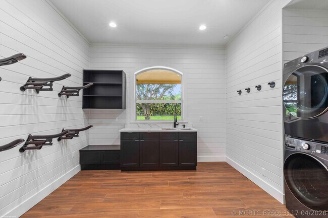 Building Photo - 4985 Stables Way