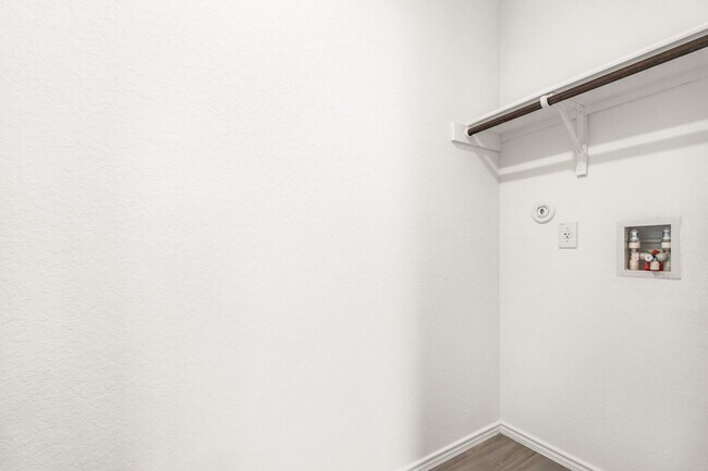 Building Photo - 10119 Ana Hts