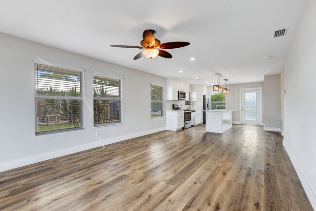 Building Photo - ** NEAR DOWNTOWN ** 2 BED / 2 BATH CONDO -...