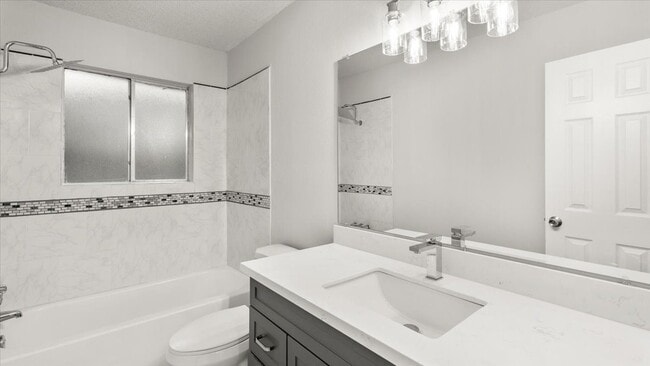 Building Photo - 10622 Highland Woods Dr