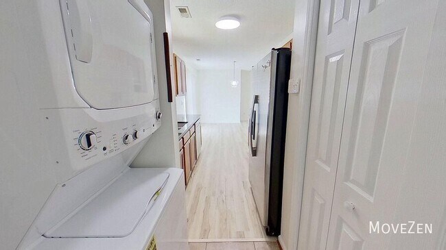 Building Photo - 509 Rosecrest Dr