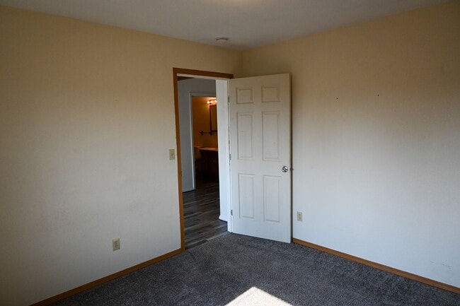 Building Photo - 916 Montana St