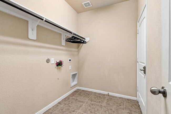 Building Photo - 21396 Timber Lodge Ln