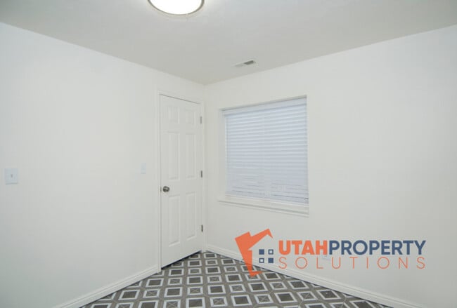 Building Photo - 7708 N Wyatt Earp Ave