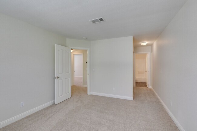 Building Photo - Modern 2 Bed, 2.5 Bath Henderson Townhome