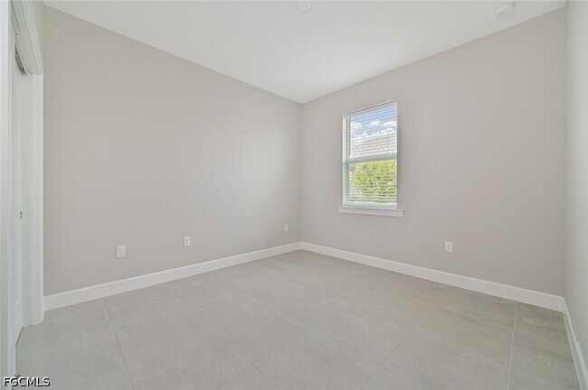 Building Photo - 42218 Edgewater Dr