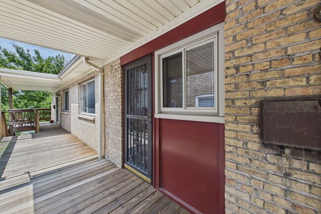 Building Photo - 7019 N Ridge Blvd