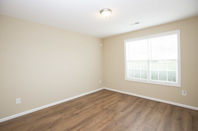 Building Photo - "Charming 3 Bed, 2 Bath Home in Spring Lak...