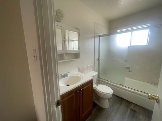 Interior Photo - 270 - 36851/36857 Sycamore St
