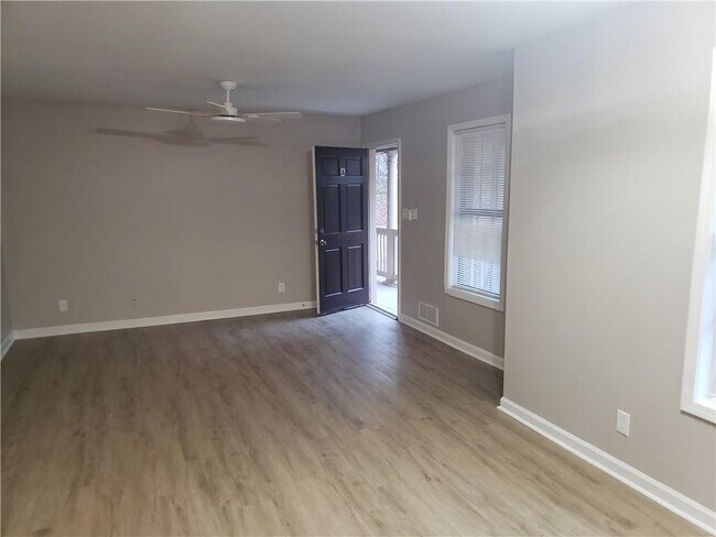 Building Photo - 4911 Valley Dale Dr SW