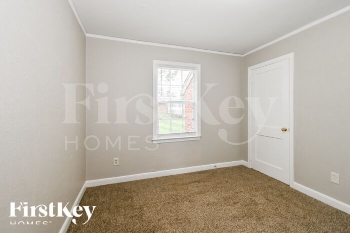 Building Photo - 1493 Fox St