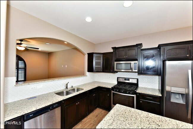 Building Photo - 3741 Loma Adriana