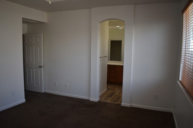 Building Photo - 1283 Orion Ct