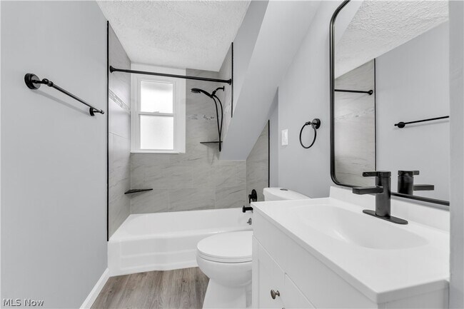 Building Photo - 3203 Ingleside Dr