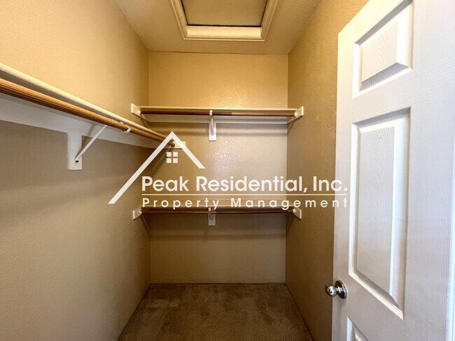 Building Photo - Wonderful Roseville 3bd/2ba House With 3 C...