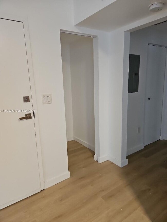 Building Photo - 557 Michigan Ave