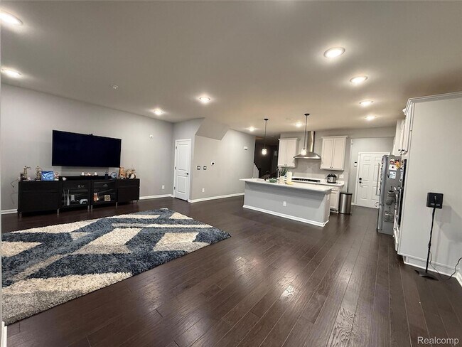 Building Photo - 4811 Broomfield Way