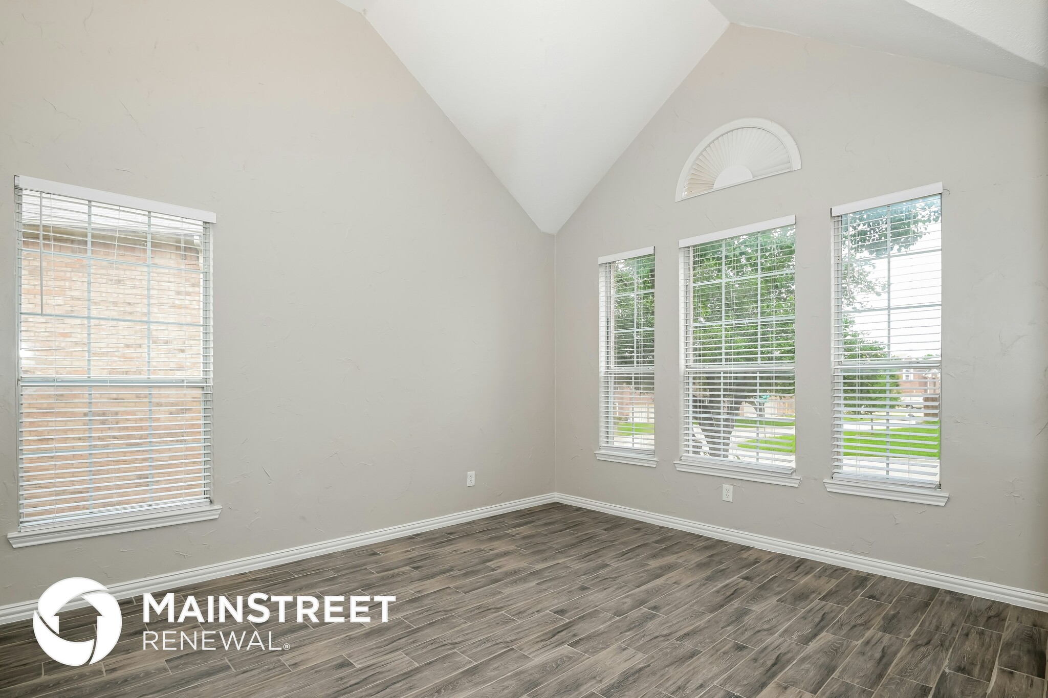 Building Photo - 1109 Brevito Dr