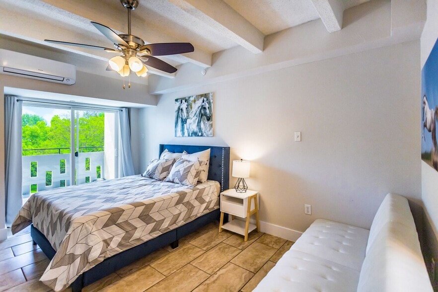 Interior Photo - The Melrose Midtown
