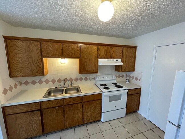 Building Photo - 511 Veterans Ave