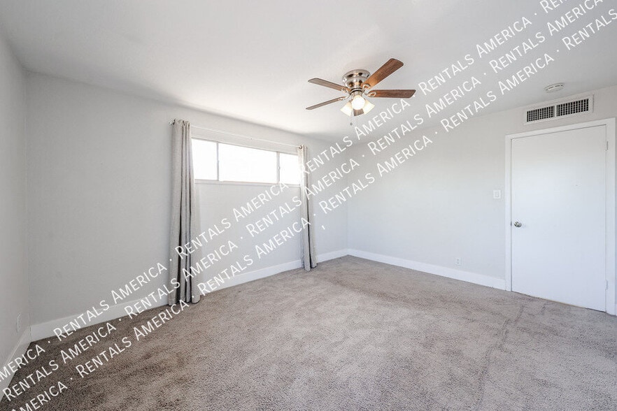 Building Photo - 2110 W Greenbriar Dr