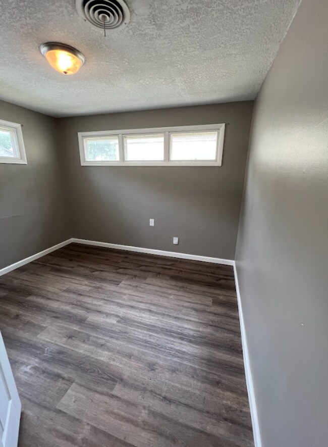 Building Photo - Schedule a Showing Today!!!