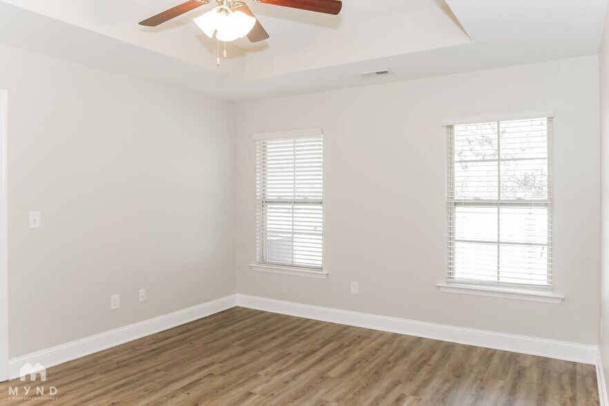 Building Photo - 201 Bermuda Lakes Dr