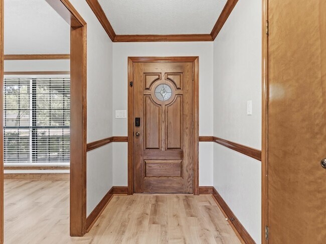 Building Photo - 6970 Ellen Ln