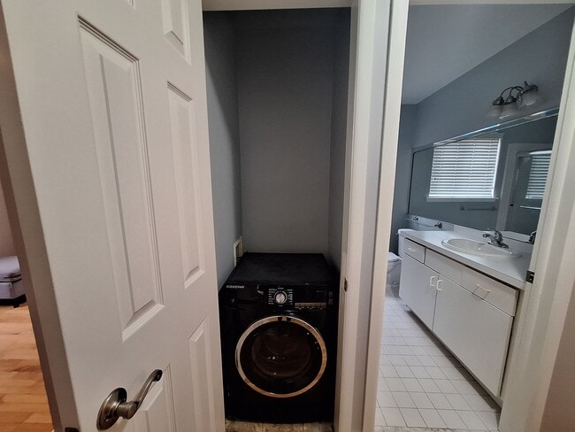 Building Photo - Move In Special!!!  Charming Rochester Condo.  Must see!!