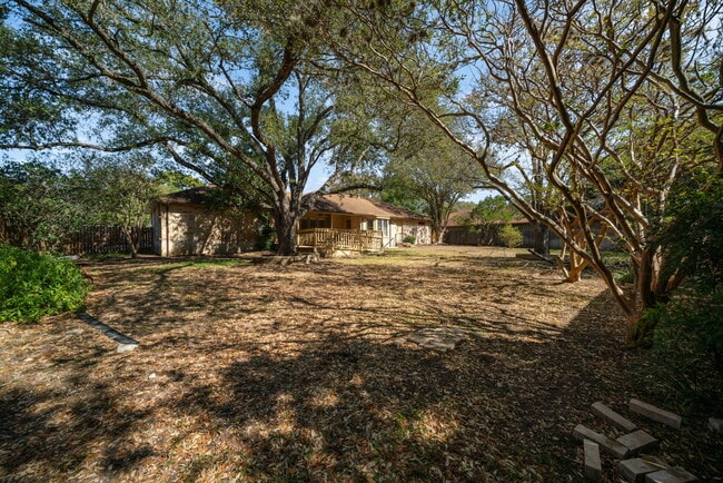 Building Photo - 2318 Park Cir