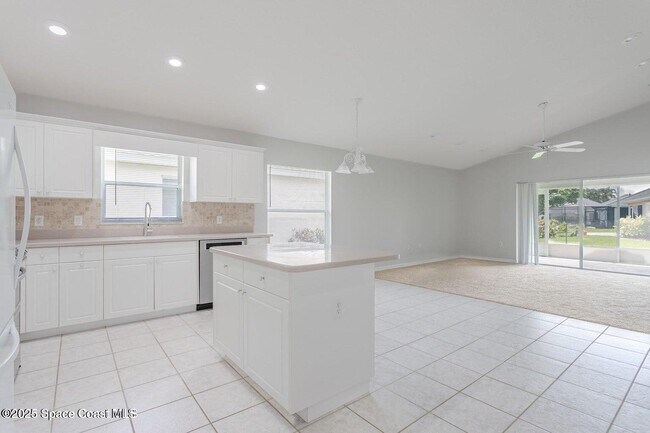 Building Photo - 621 Misty Creek Dr