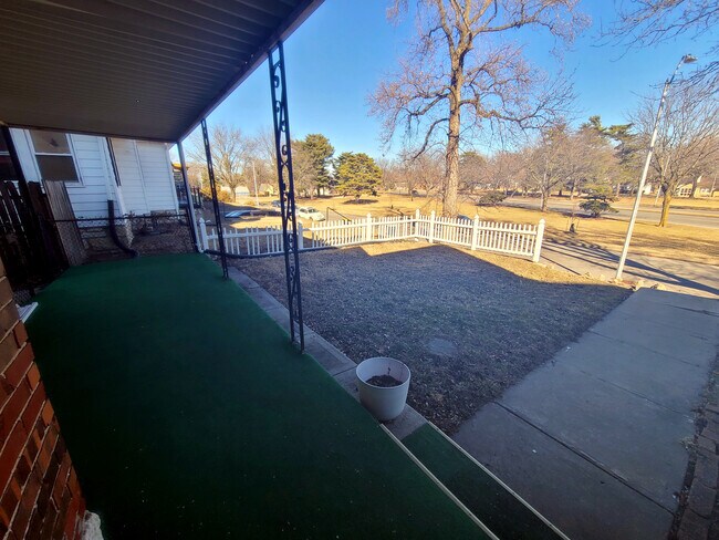 Building Photo - 5830 Paseo Blvd