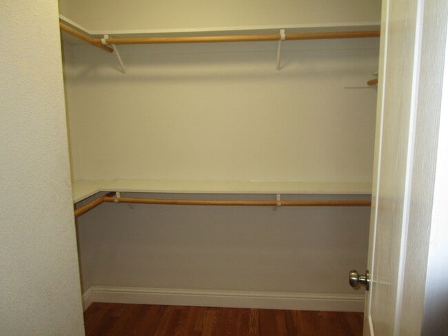 Building Photo - 142 Altamont Ct