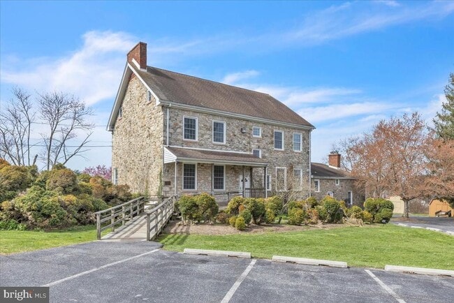 Building Photo - 2331 Mt Hebron Dr