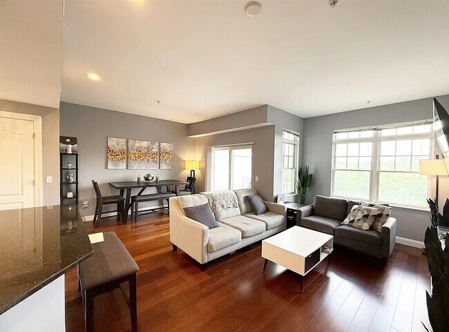 Building Photo - Sophisticated Space Designed for Comfort