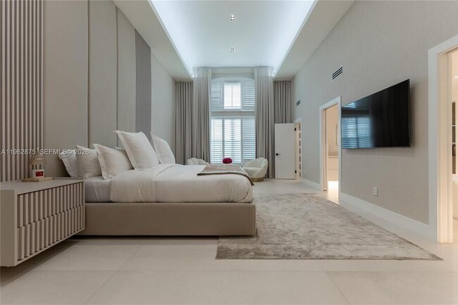 Building Photo - 7300 SW 77th Ave