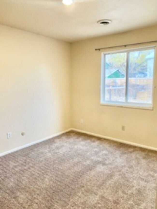 Building Photo - Cozy 2 Bed, 1 Bath, Attached Garage Home on a Large Corner Lot in FOCO